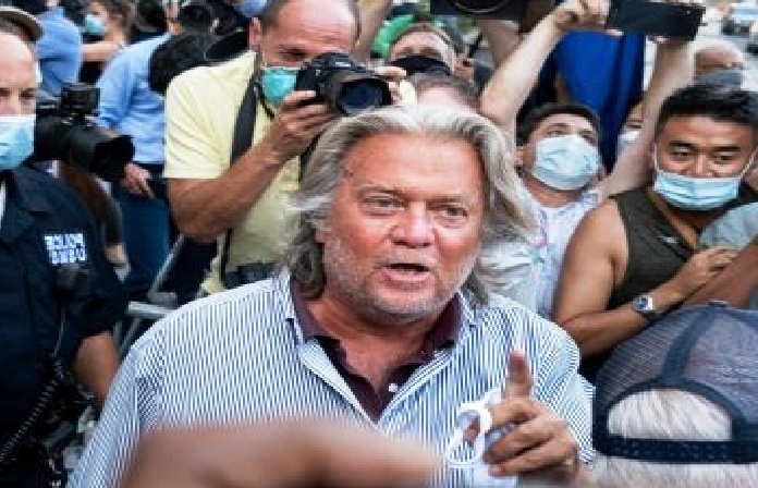 Steve Bannon: Former Trump assistant attributes fraud charges to people trying to stop the border wall as he leaves court