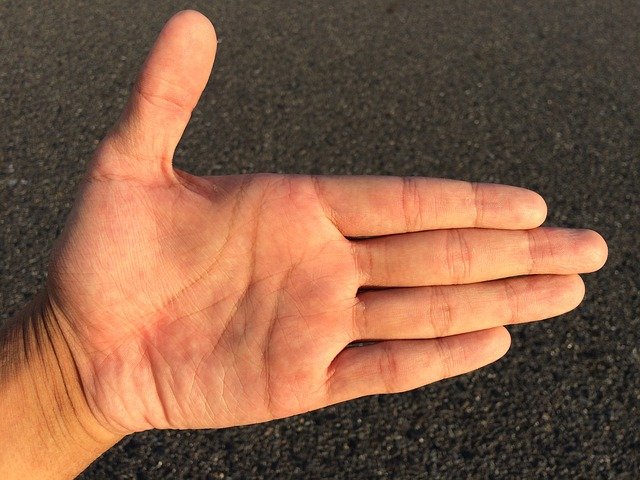 Top 9 amazing things to know about left-handed people (they are also human beings)